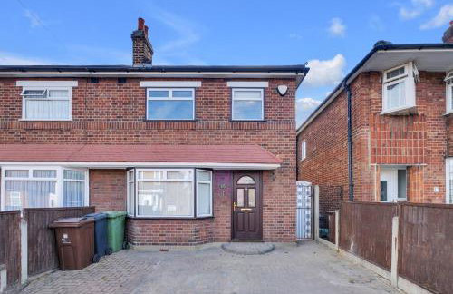 4 Bed - Sleeps 8 - Free Parking - Garden - Foto 1