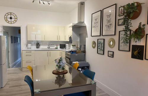 The Retreats 1 Kenfig Hill Pet Friendly 2 Bedroom Flat with King Size bed twin beds and sofa bed sleeps up to 5 people - Foto 10