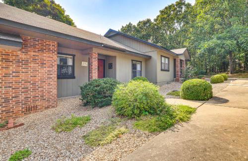 Bella Vista Townhome with Deck Near Back 40 Trail! - Foto 3