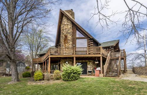 Luxury Log Cabin w Beach & Dock Sleeps 12 - Photo 6