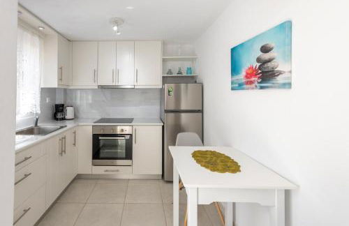 Lydia's West Apartment - Photo 21