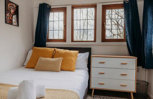 Heron's Perch- A pond-side retreat with cinema room - Photo 34