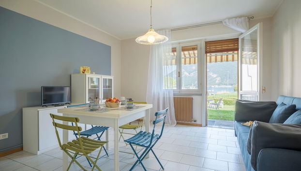 Interno 2 in Iseo With 1 Bedrooms and 1 Bathrooms - Photo 2, Room