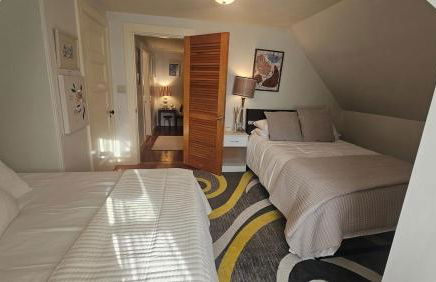 Big New England Family Home; walk to beach, shops - Foto 67