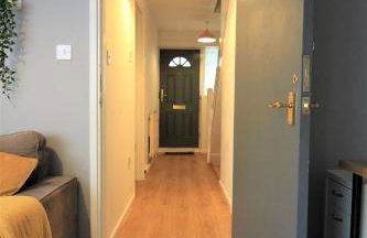 H21 -3 bed Close to Town Drive Parking 2 toilets Contractor Digs - Photo 29