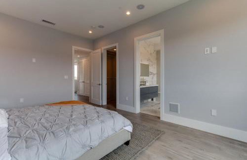 Luxury Modern 4 Bedroom 4 Bathroom Home with Rooftop Deck #4 - Foto 41