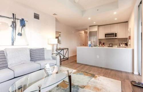 Luxury Apt Seaport with Pool - Photo 3