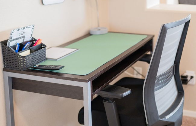 Cozy Hidden Gem - 3BR - 1Den w Backyard - Foto 22