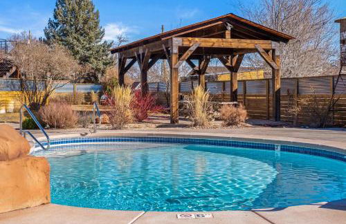 Timber & Tin H 2Bed 2Bath w Pool & Rooftop Deck - Foto 22