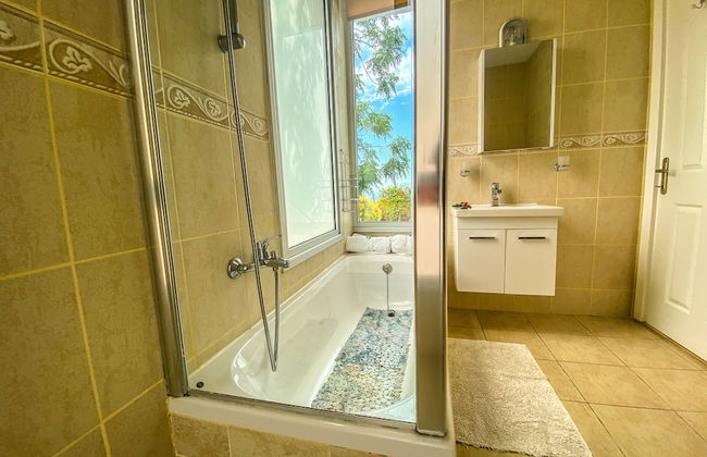 Detached Villa, Private Heated Pool, Outstanding Sea Views, Sleeps 6, Free Wifi - Foto 10