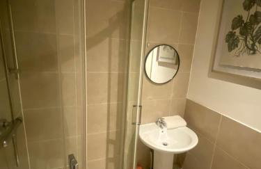 City Centre Beautiful & Cosy Studio Apartment - Photo 10