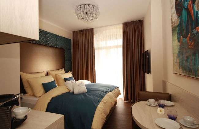 Mr.& Mrs. President - Photo 8