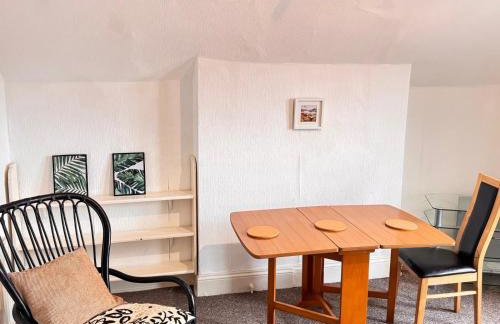 BUDGET APARTMENT - quiet, compact, FREE PARKING & WiFi easy access to Cardiff - LONG TERM OFFER! - Foto 4