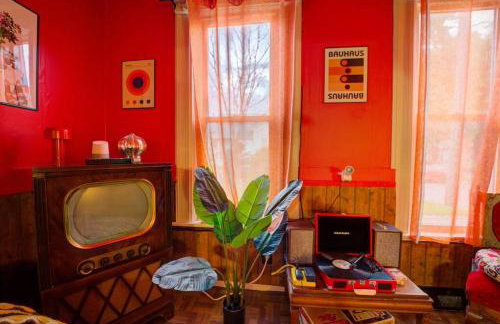 Retro 1970's Rollercoaster House 5 Mins from Cedar Point - Photo 15