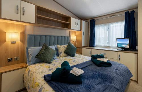 Lake View Holiday Home - Fishing Lakes, Heated Outdoor Swimming Pool 500yrds on Sister Park , Pool Open April to September - Foto 15