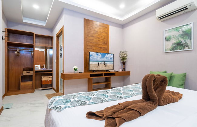 Bright Luxury Villa W Garden Pool & Sauna - Photo 11