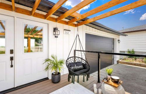 Great Falls Premier Retreat by Wrecked & Refined Stunning Views Hot Tub Family Fun - Foto 1