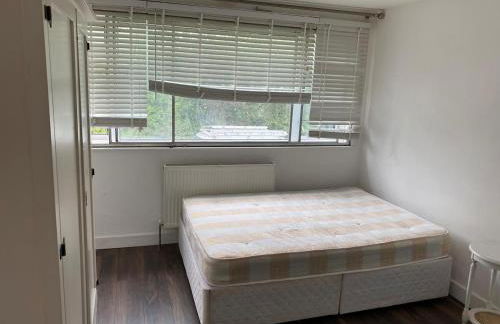 Large Rooms with Desk, Gardens & Great Transport - Foto 3