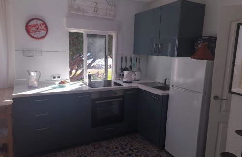 Beachfront House - Photo 5