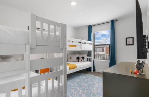 Colorful vibrant Oasis Sleeps 10, 10min to Disney - Photo 29