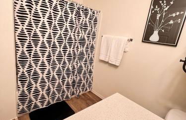 Modern & Stylish King bed WiFi - Foto 16