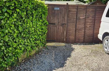 Treetops Lodge, private Cornish hideaway, parking, garden - Foto 55