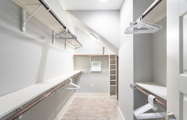 Upstay - East Austin Home w Yard Games Fire Pit - Photo 19