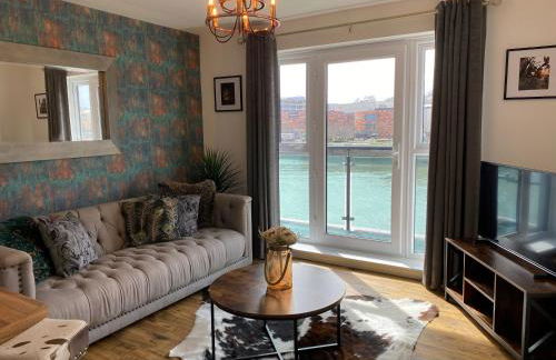 Luxury Riverfront Apartment - Foto 2