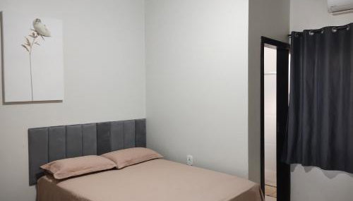 Casa com ar no quarto garagem espaço que cabe uma camionete cozinha completa - Foto 3