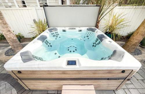 Charming Secluded Courtyard - 1 BLOCK TO KING - Foto 1