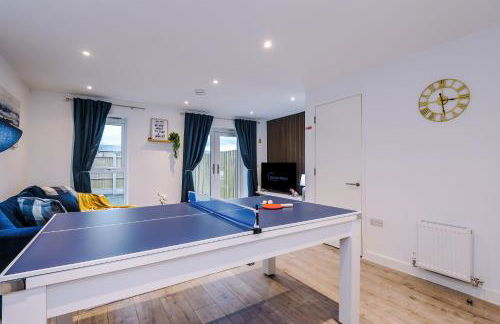 Stunning 3 Story Home, 3 x King Size Beds, Pool Table, Free Parking x2, Ping Pong - Foto 30