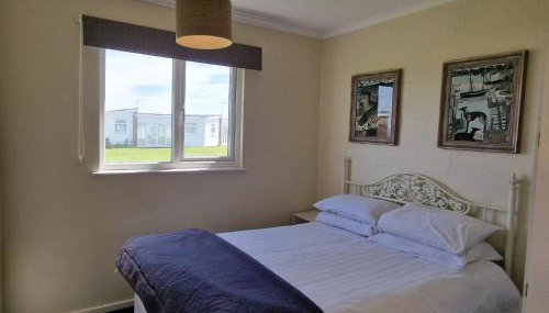 Sea View Holiday Chalet, access to sandy beach - Pets go free - Foto 4