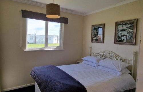 Sea View Holiday Chalet, access to sandy beach - Pets go free - Foto 4