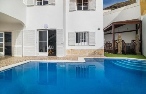 BEAUTIFUL VILLA - 4 bedrooms, heated pool, 2 priv car park places, fibre net, PS5, tv channels - Foto 3
