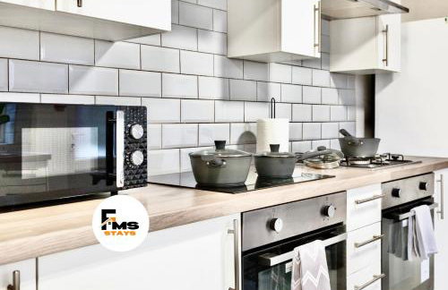 Large 6 Bed House, Long Term Stay Savings, Contractors, Professionals, Big Groups, Free Parking! - Foto 3