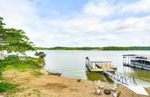 Beach and Dock! Lakefront Ozarks A-Frame Retreat - Foto 30