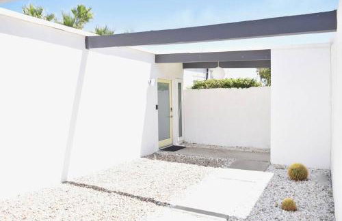 Live the Mid Mod Life at Mariposa Palms - Foto 15