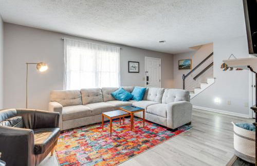 Walk to Main St Hendersonville Chic Home with Yard - Foto 4