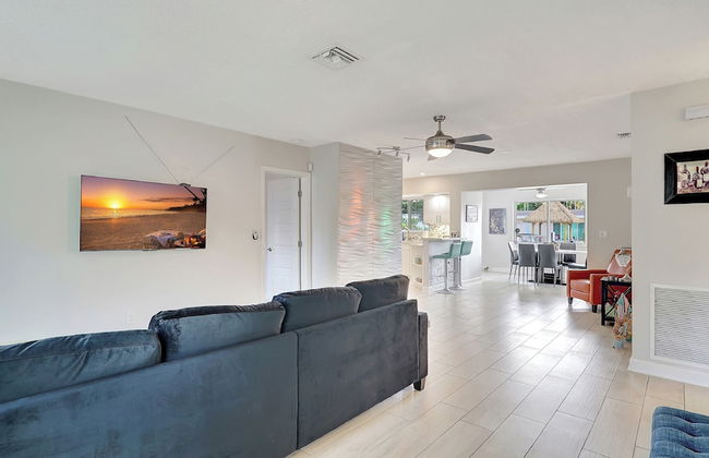 Waterfront Villa Private Pool! - Foto 18