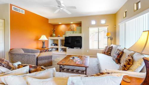 Dog-friendly condo with high-speed WiFi, heated outdoor pool & hot tub - Foto 3