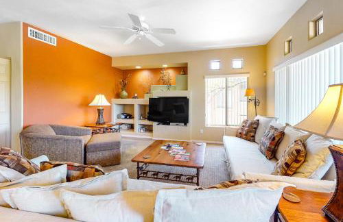 Dog-friendly condo with high-speed WiFi, heated outdoor pool & hot tub - Foto 3