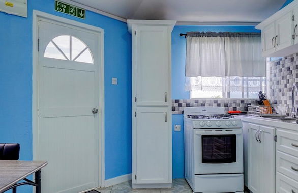 Your quaint home just steps from beach - Foto 11