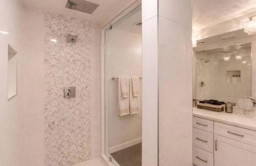 vegas saltwater, a luxury pool villa with 5BR, Spa, wet deck on a half acre lot - Foto 36