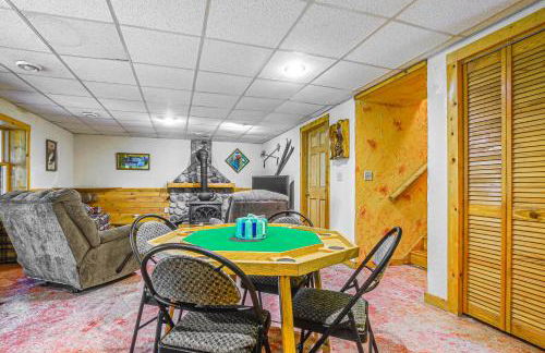 Peaceful Wautoma Retreat with Deck on 10 Acres! - Foto 17