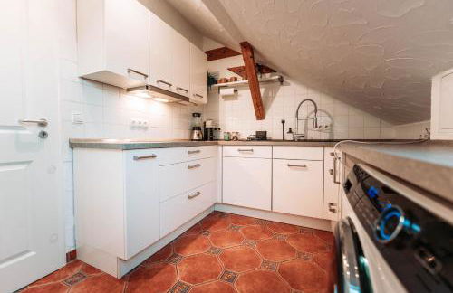 Spacious Penthouse with AC and Free Parking Steps Away From the Central Station - Foto 12