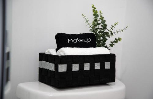 Luxury Oasis in Culver City! Free parking and Jacuzzi - Foto 33