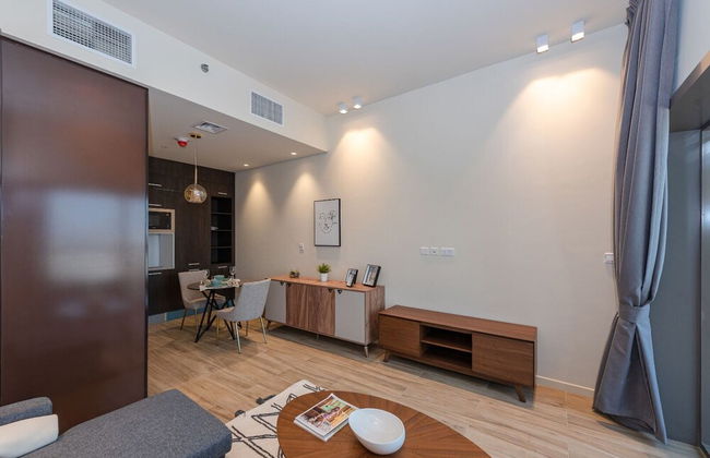 Gorgeous Studio With Balcony Park View - Photo 13