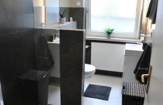 Kurstadt Apt Moderne 2ZKB Balkon-P-Platz Flexible Check-in 24 h - Foto 9