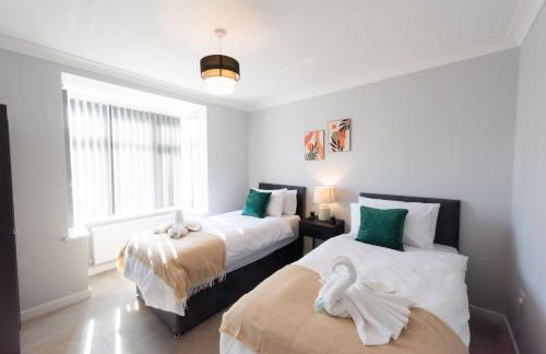 4 Bedroom Home - Contractor Ready - 2 Mins to Town CM7 - Foto 7