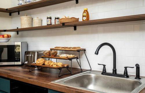 Romantic Historic Inn Suite with Mountain Views in Luray, Virginia - Foto 27